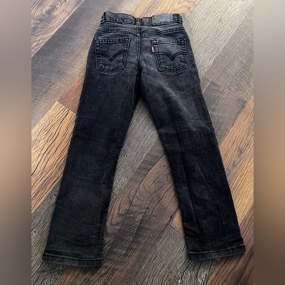 Levis - Picture 2 of 3